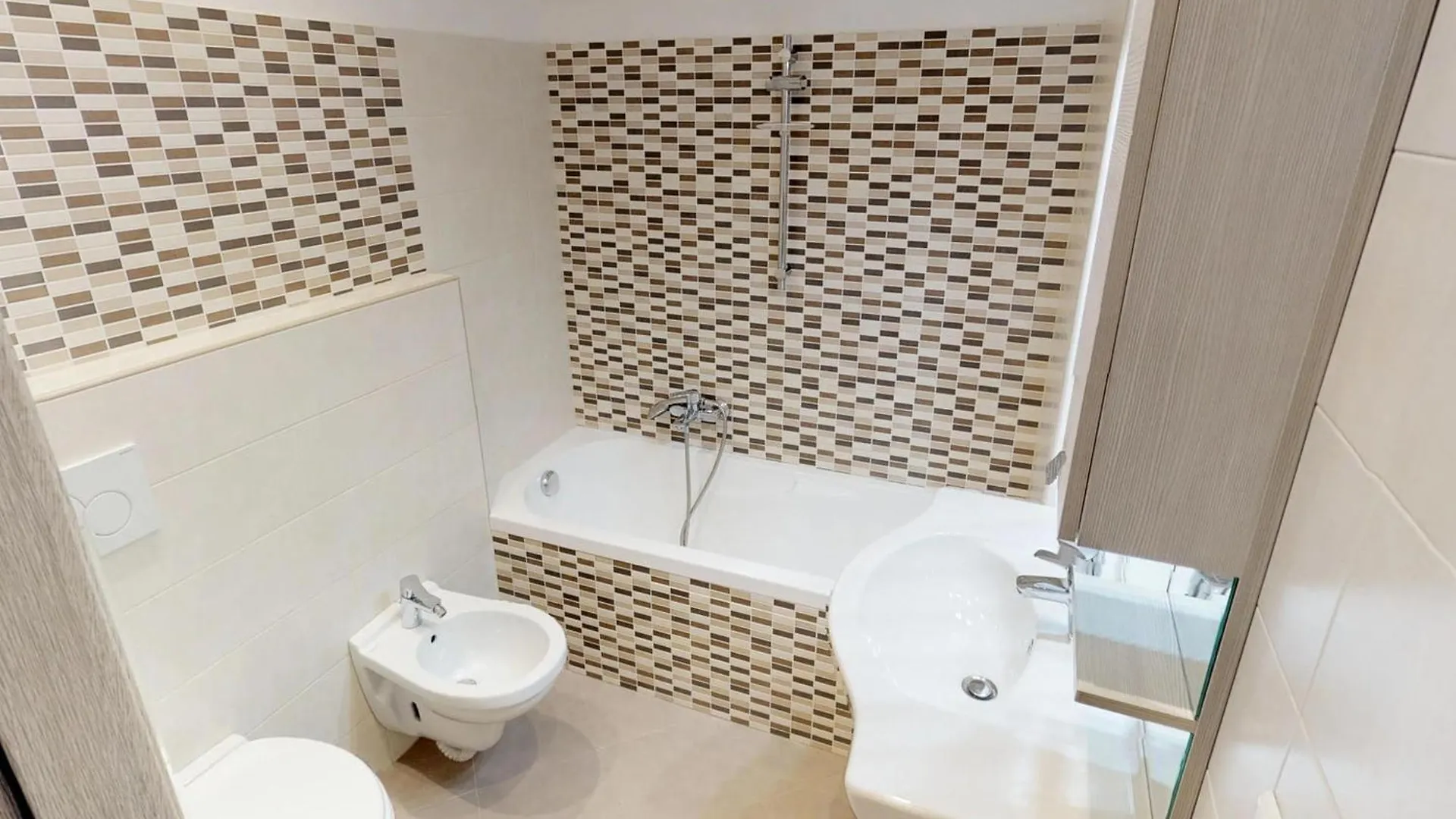 Menton: Charmant 3P Avec Terrasse, Parking, Proche Plages Et Centre - Fr-1-196-230 Frankrig